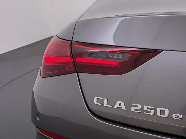 Mercedes-Benz CLA-klasse 250 e AMG line | Pano HUD Memory Sound Keyless