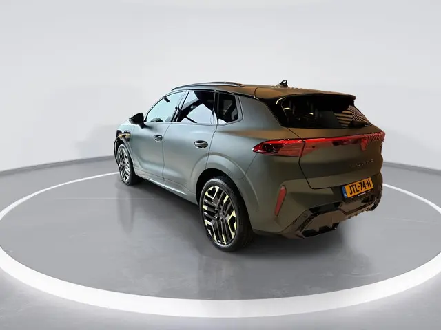 CUPRA Terramar 1.5 TSI e-Hybrid Tribe Edition 272PK l Panoramadak l HD Led Matrix Verlichting l Wegk...