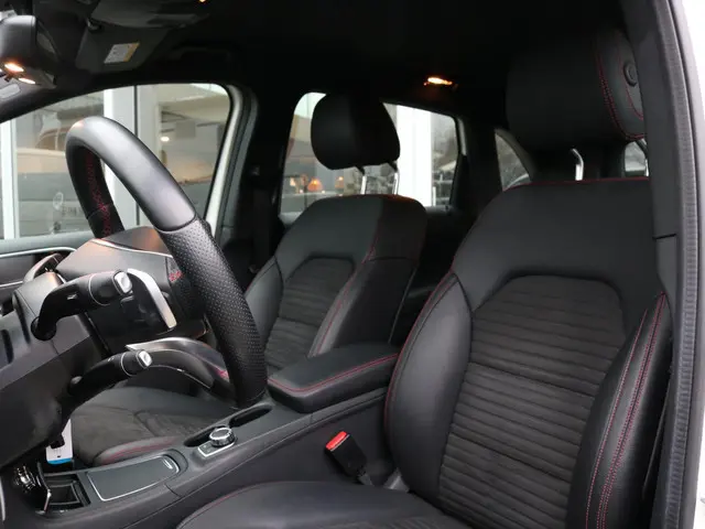 Mercedes-Benz B-klasse 180 Business Solution AMG