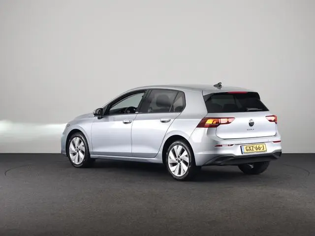 Volkswagen Golf Life Edition 1.5 TSI 85 kW 116 pk | Verlengde garantie | Navigatie via App | Parkeer...