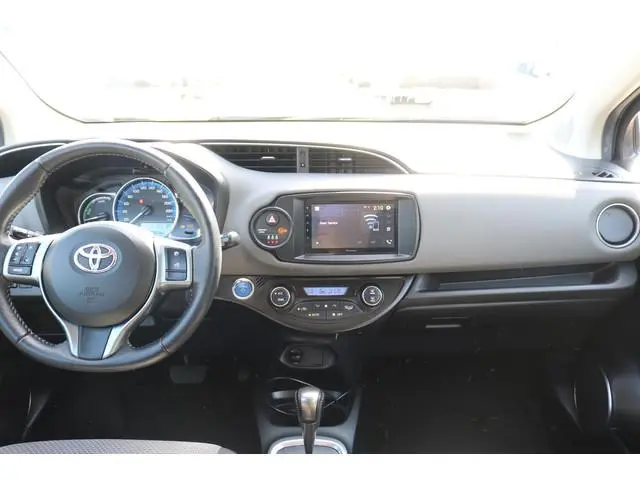 Toyota Yaris 1.5 Hybrid Trend , Trekhaak, Achteruitrij Camera, Lichtmetalen velgen, Apple Android au...