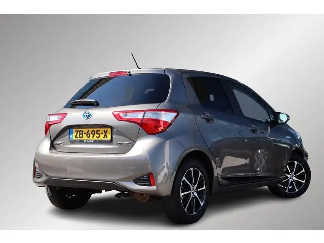 Toyota Yaris 1.5 Hybrid Dynamic Limited Keyless start, Camera, LM velgen, Cruise control.