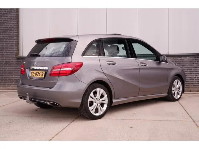 Mercedes-Benz B-klasse 180 Ambition | Panorama | Trekhaak | Navi | LED