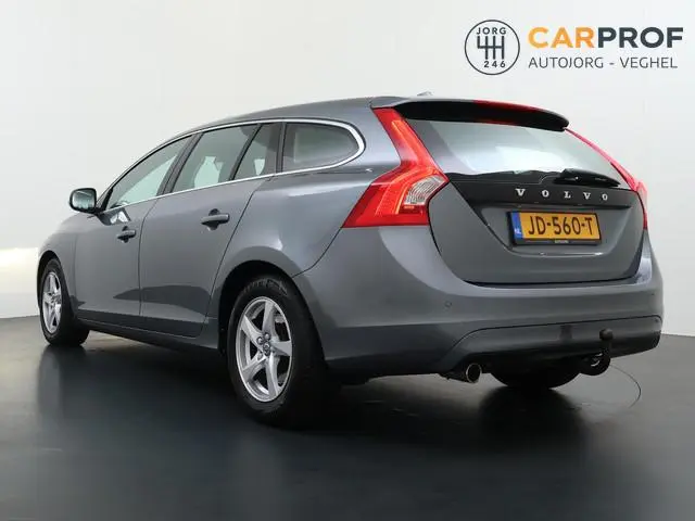 Volvo V60 2.0 D2 Momentum Business Nieuwe APK | Schuifdak | Trekhaak | Automaat