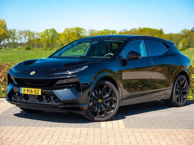 Lotus Eletre EDS 450 S 4WD Executive Seat 112 kWh | Aero pack | Carbon | KEF Sound 3D | 23” LM | LAD...