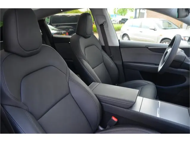 Tesla Model Y Premium Long Range RWD 75 kWh Juniper, AutoPilot4.0 Ryzen (FSD 99,- p/mnd)
