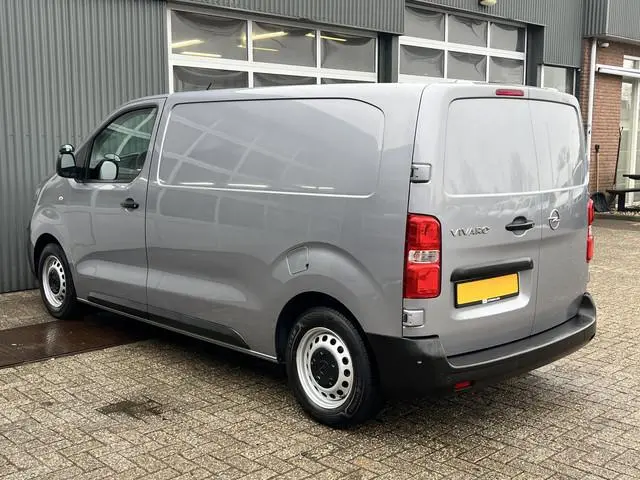 Opel Vivaro 1.5 CDTI L2H1 Marge BTW en BPM vrij!! Airco Cruise controle Navigatiesysteem 2-Persoons...