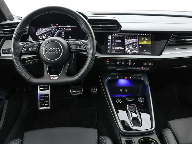 Audi A3 Limousine S edition 35 TFSI 150 PK · Panoramadak · Matrix Led · Comfortpakket Pro · Sonos Au...