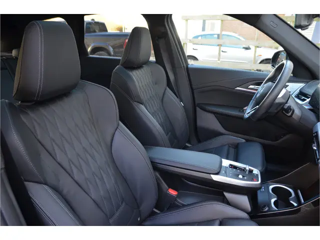 BMW iX1 xDrive30 67 kWh HUD, M-Sport, Leder, Pano, Harman Kardon