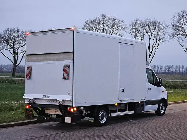 MERCEDES-BENZ SPRINTER 319 bakwagen laadklep v6