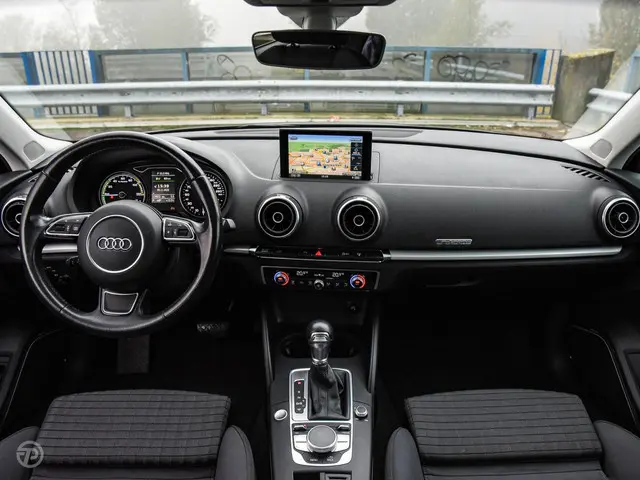Audi A3 Sportback 1.4 e-tron PHEV Panoramadak ACC B&O LED Camera S-Line