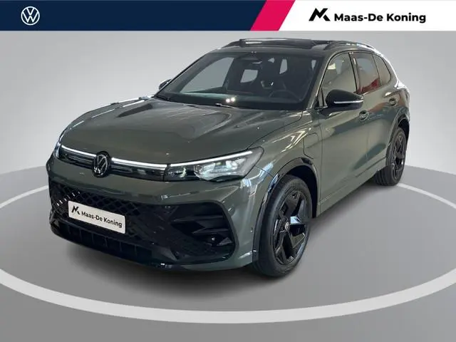 Volkswagen Tiguan 1.5eHybrid 150kW/204PK R-Line Black Style · Panoramadak · Trekhaak · Apple/Android...