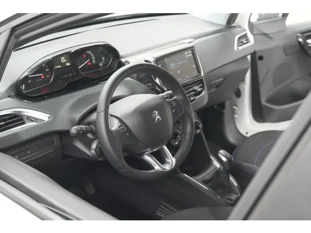 Peugeot 208 PureTech 82 Signature | Parkeersensoren | Apple Carplay | Navigatie