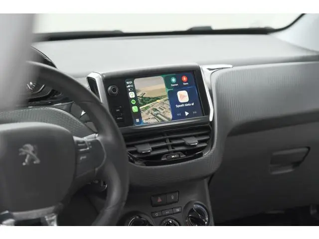 Peugeot 208 PureTech 82 Signature | Parkeersensoren | Apple Carplay | Navigatie