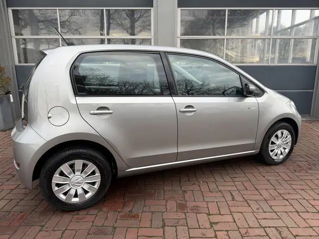 Volkswagen e-Up! e-up! Km 40.000 nwe type accu WLTP-actieradius van ongeveer 260 kilometer.