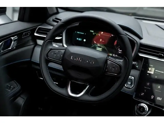 Lynk & Co 01