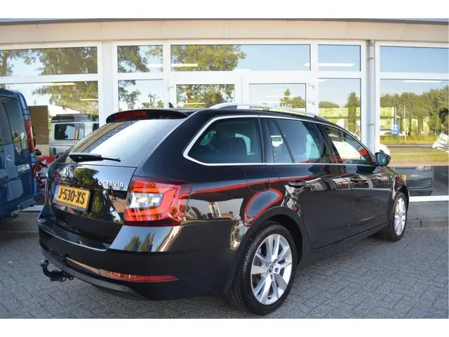 ŠKODA Octavia Combi 1.5 150PK TSI  Business Edition Plus | Trekhaak | Digi Dash | Adaptive |