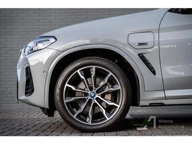 BMW X3 xDrive30e Business Edition Plus M-sport, BTW, 20 inch, panorama dak, camera