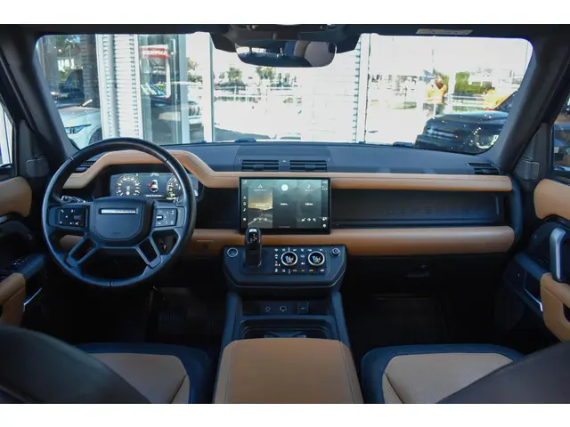 Land Rover Defender 110 2.0 P400e 110 X-Dynamic HSE Pano Lier Trekhaak