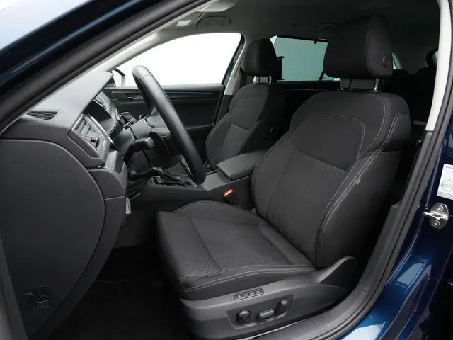 Skoda Superb 1.4 TSI iV 218 pk Business Edition Plus | Trekhaak | Matrix LED | Geheugenstoel | Adapt...