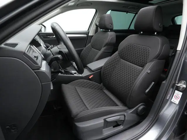 Skoda Superb 1.4 TSI iV 218 pk Sportline | Panoramadak | Navigatie Columbus | Adaptief onderstel | A...