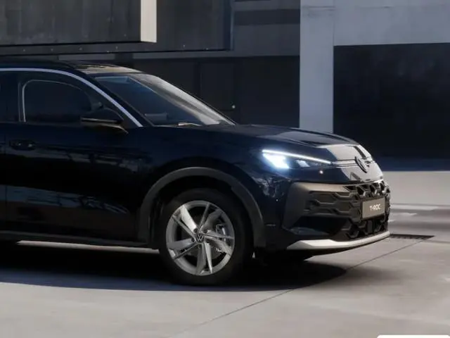 Volkswagen T-Roc Life First Edition 1.5 eTSI 116 PK 7 versn. DSG · Comfort pakket · Prijs is inclusi...