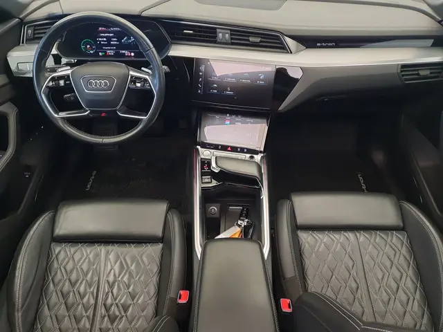 Audi e-tron 55 quattro S-Line 95 kWh Trekhaak, Pano, RS-stoelen, Matrix, 360 camera