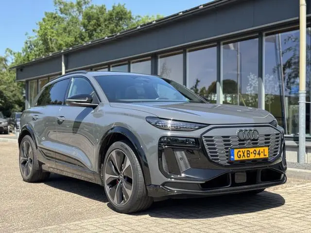 Audi Q6 e-tron Advanced edition 100 Kwh MMI passagiersdisplay BTW HUD B&O
