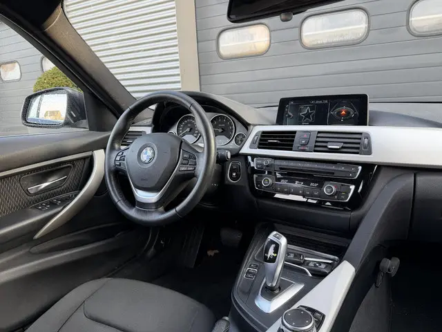 BMW 3-serie Touring 320i Centennial High Executive | Navigatie | Trekhaak | Elektrische Echterklep |...