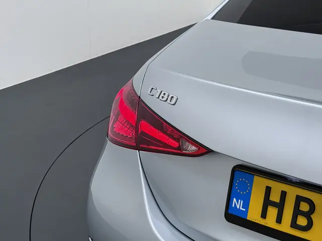 Mercedes-Benz C-klasse 180 AMG Line | Pano Memory Keyless Digital 360 Camera