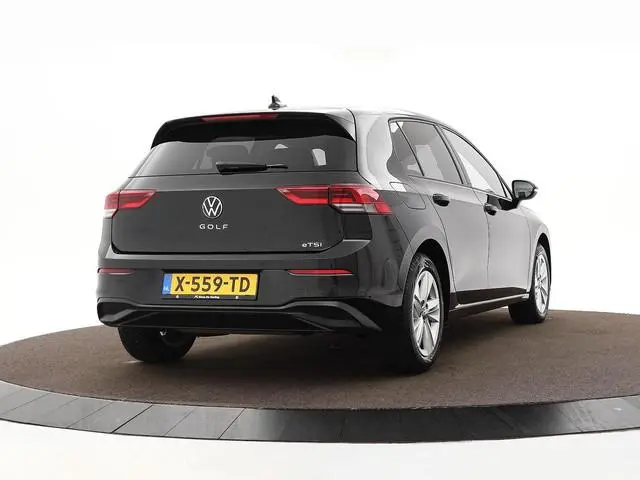 Volkswagen Golf 1.0 eTSI 110pk DSG Life · Camera · Apple/Android Car Play · Sfeerverlichting · P-Sen...