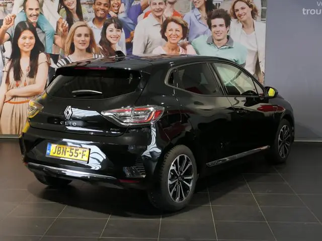 Renault Clio 1.6 E-Tech Full Hybrid 145 techno - Occasion Lease vanaf €419 p/m - Draadloze telefoonl...
