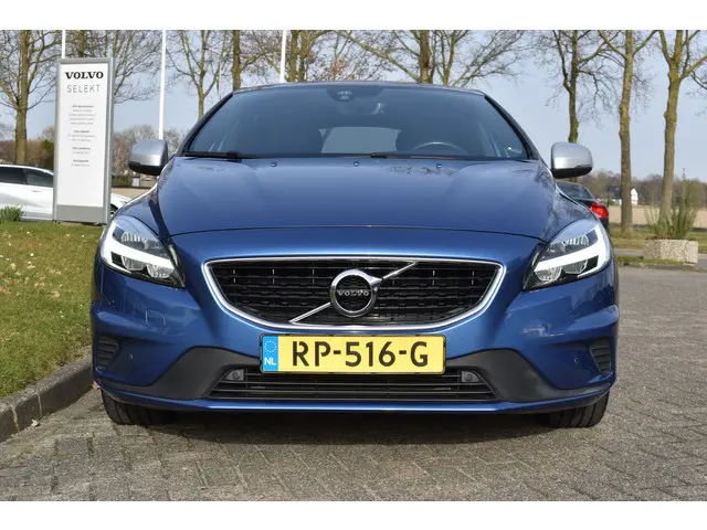 Volvo V40 T4 190PK Business Sport | PDC V/A | Cruise Control | Camera Achter | 17'' | Stoelverwarmin...