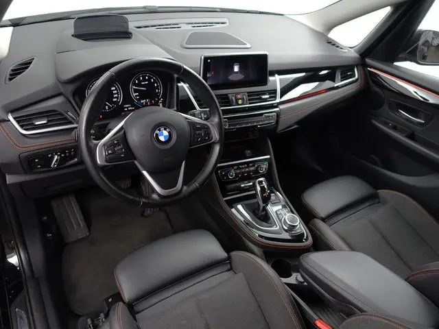 BMW 2-serie Gran Tourer 218i Executive Edition Aut- 7 Pers, Dealer Onderhouden, Head Up, Standkachel...