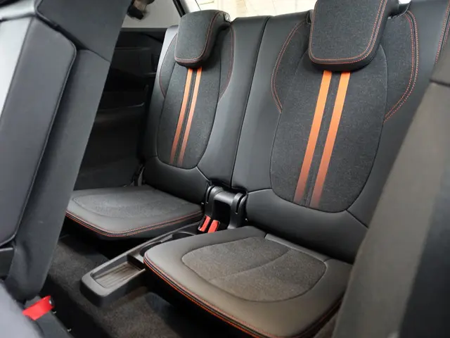 BMW 2-serie Gran Tourer 218i Executive Edition Aut- 7 Pers, Dealer Onderhouden, Head Up, Standkachel...