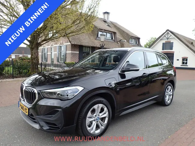 BMW X1 25e X-DRIVE HEADUP / SPORTLEER / TREKHAAK / CAMERA