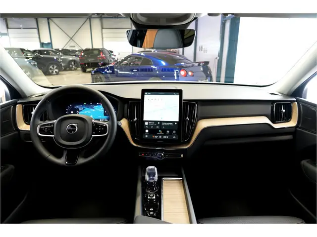 Volvo XC60 2.0 T8 AWD 335kW/456pk Aut8 Plug-in hybrid Ultra Dark PANORAMADAK + HARMAN/KARDON + EL.TR...