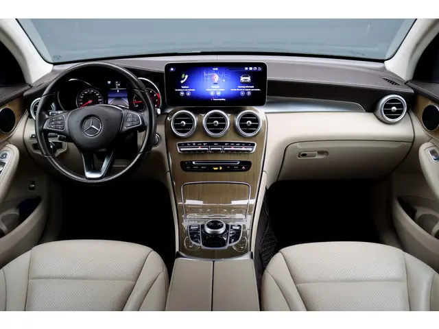 Mercedes-Benz GLC-klasse Coupé 300 4MATIC AMG Line | Dodehoekassistent | Camera | Multibeam LED | St...