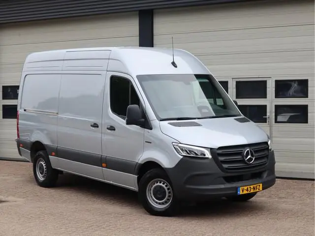 Mercedes-Benz eSprinter 314 L2H2 Accu 56 kWh RWD WLPT 181 km - New Model - Snel laden - LED - Vol Op...