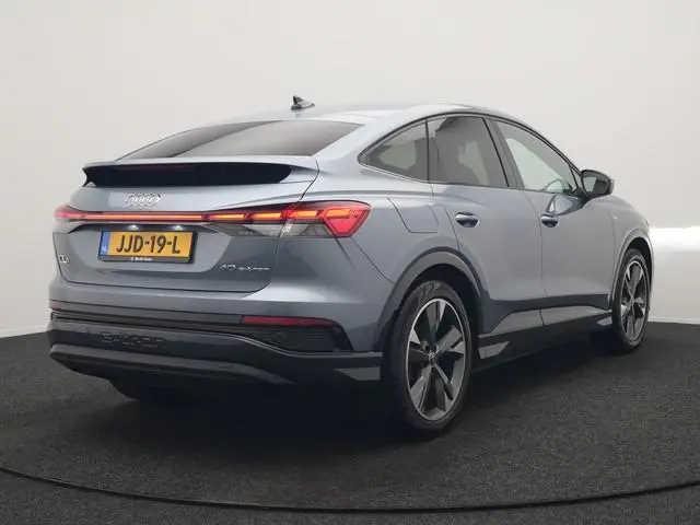 Audi Q4 e-tron 40 S Line 77 kWh 204pk | Adaptive Cruise | Valcona Lederen Sportstoelen Verwarmd | 20...
