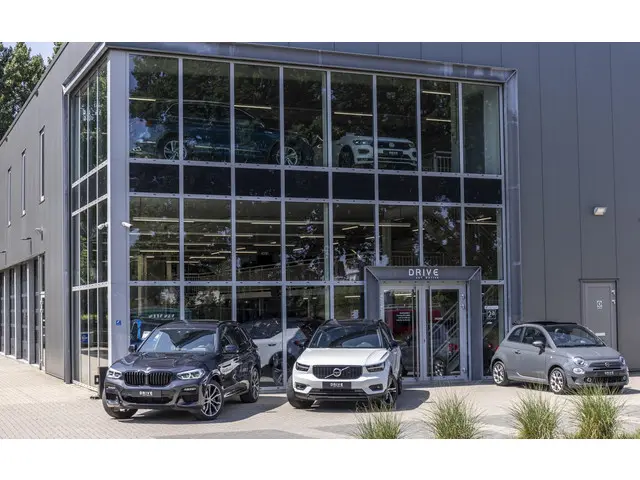 Volvo XC40 1.5 T4 Recharge R-Design |Cam|Led|Winterpakket|Trekhaak