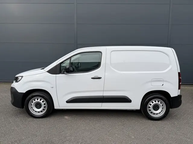 Citroën Berlingo 130pk Club (Camera - Navigatie - Laadruimte betimmering - 3-zits - Parkeersensoren...
