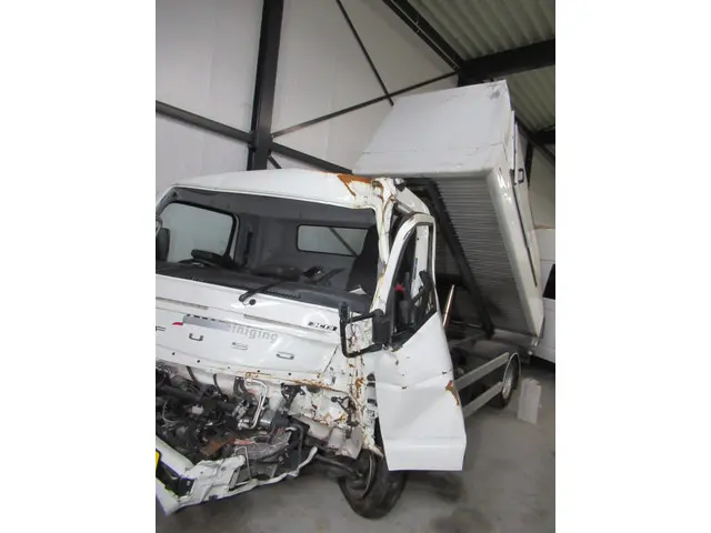 Mitsubishi Canter FUSO 3C13 3.0 DI 280 Zijlader