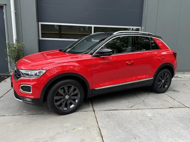 Volkswagen T-Roc 1.5 TSI 150pk DSG Sport Stoelverwarming Virtual Cockpit Navigatie Trekhaak Climate...