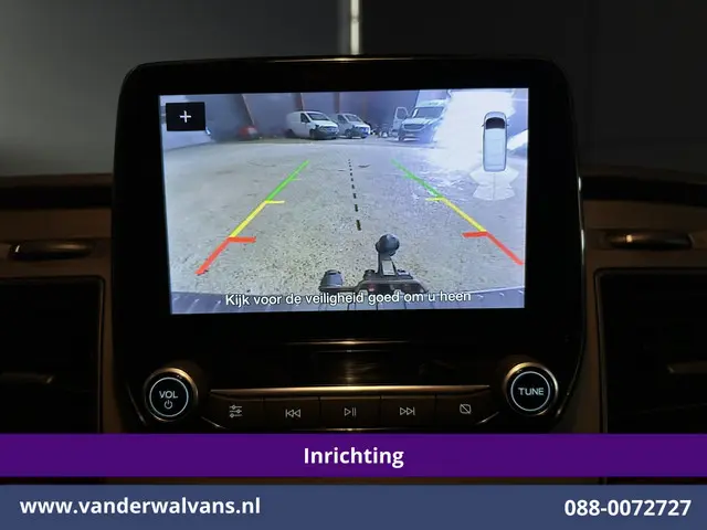 Ford Transit Custom 2.0 TDCI 130pk L2H1 Inrichting Euro6 Airco | Camera | 2800kg Trekhaak | LED | An...