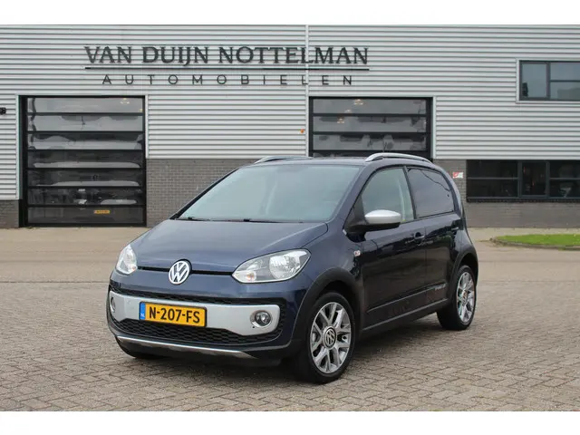 Volkswagen Up! 1.0 Cross up! BlueMotion 75 PK / Stoelverwarming / Airco