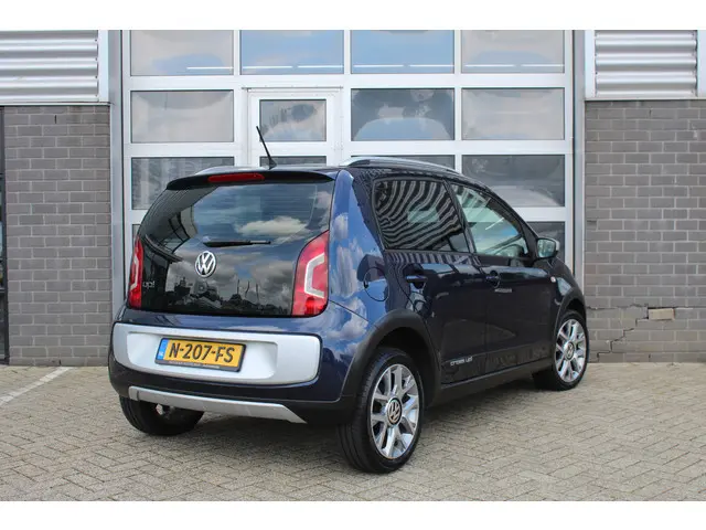 Volkswagen Up! 1.0 Cross up! BlueMotion 75 PK / Stoelverwarming / Airco