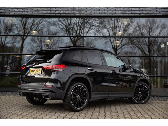 Mercedes-Benz GLA-klasse 250 e AMG Line , Panoramadak, Sfeerverlichting, Achteruitrijcamera,