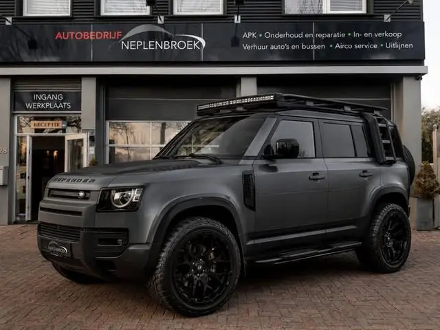Land Rover Defender 110 3.0 P400 110 X-Dynamic S 5 Persoons Luchtvering Trekhaak LED Camera Urban 19...