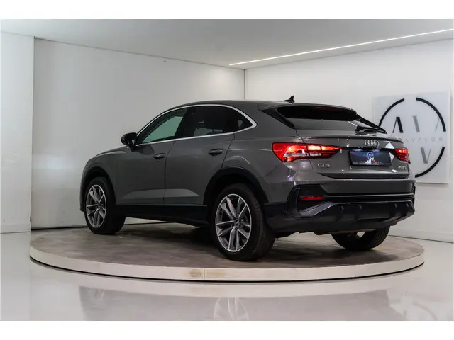 Audi Q3 Sportback 45 TFSI e Business Edition 245PK | Chronos | Carplay | Dodehoek | Stoelverw. | Gar...